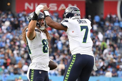 Geno Smith buttfumble pillanatképe a Tennessee Titans ellen