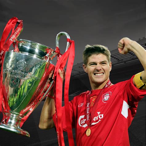 Steven Gerrard a hotel szobájában, elgondolkozva