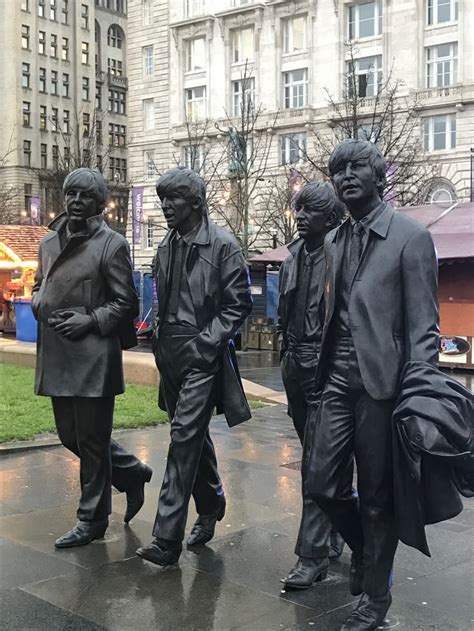 A Beatles szobra az Albert Docknál