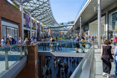 A Liverpool ONE bevásárlóközpont esti fényekben