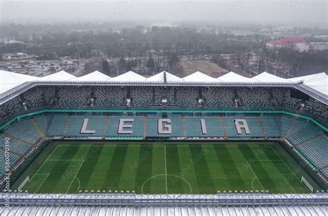 A Legia Stadion külső nézete egy mérkőzésnapon