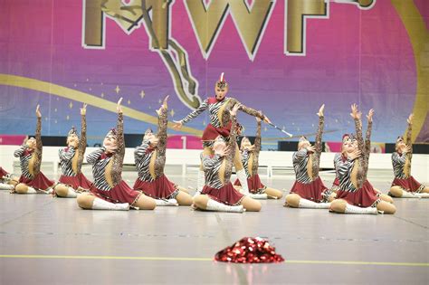 Majorette Sport koreográfia elemek bemutatása és formációk