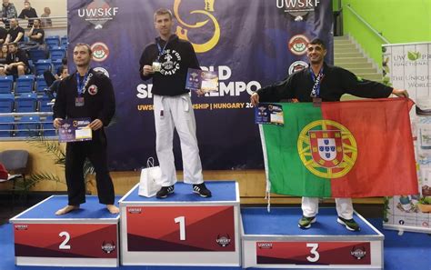 Szőlősi Tibor kempo edzésen gyermekeivel