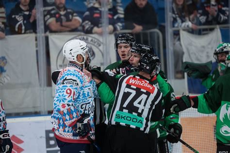 Az ICEHL liga logója és a bajnokság alapításának éve