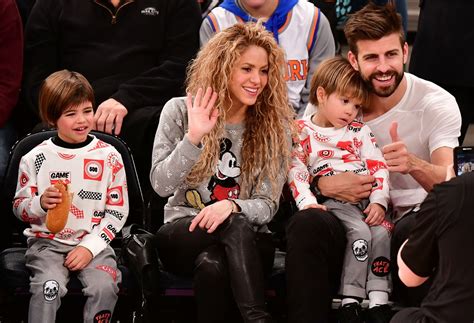 Shakira és Gerard Piqué gyermekeikkel, Milannal és Sashával