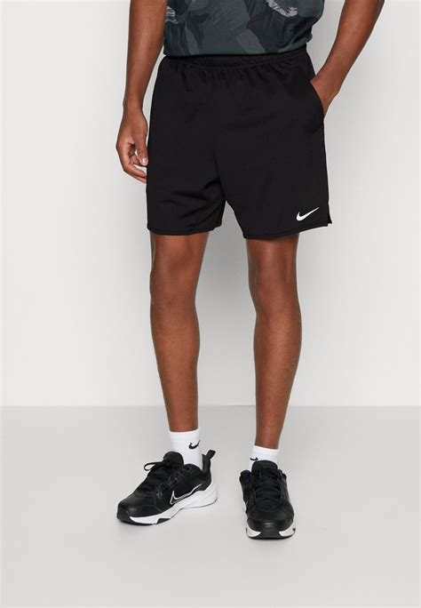 Különböző Nike csapat rövidnadrágok