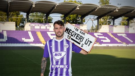 A magyar bajnoki címért küzdő Újpest FC csapata a '90-es években