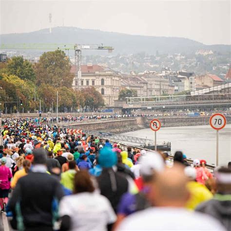 A 2011-es Budapest Maraton rajtja
