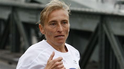 Földingné Nagy Judit célba érkezéskor