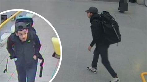 Salman Abedi a Manchester Arena előterében, másodpercekkel a robbanás előtt