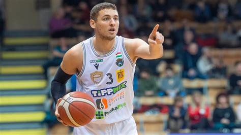 Pongó Marcell a magyar kosárlabda válogatott edzésén