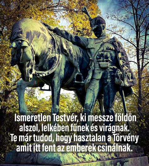 Egy gyermek szorongóan ül az öltözőben