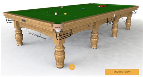 Snooker asztal piros és színes golyókkal