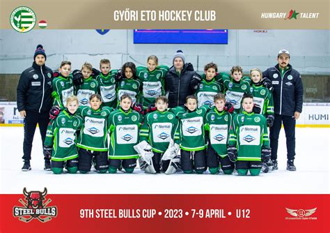 A Győri ETO HC U14-es csapata ünnepli a bronzérmet