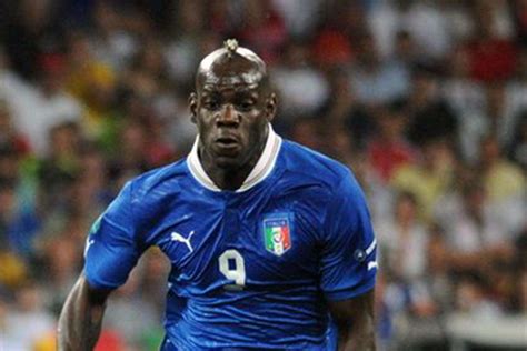 Mario Balotelli ikonikus gólöröme az Eb-n