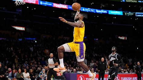 LeBron James portréja a Los Angeles Lakers mezében