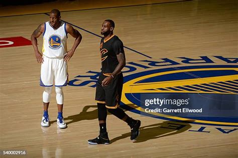 LeBron James blokkolja Andre Iguodalát a 2016-os NBA döntőben