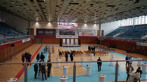 belső sportcsarnok kőrisfa sportburkolattal