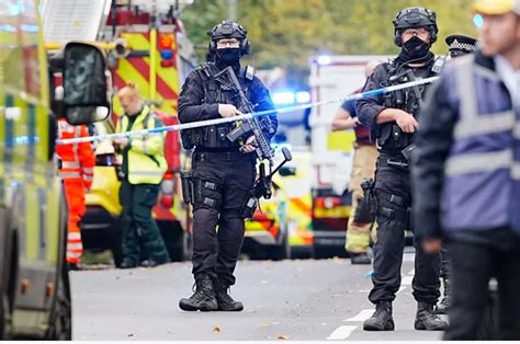 Rendőrségi akció a manchesteri zsinagóga támadás helyszínén