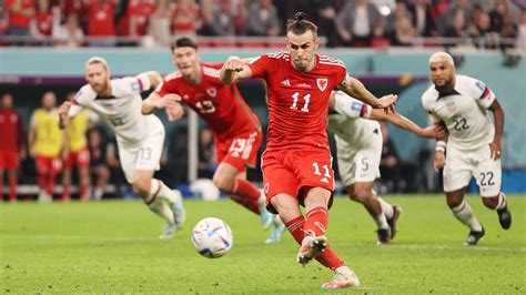 Gareth Bale akcióban a walesi válogatott mezében