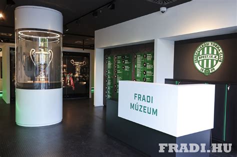 Fradi Múzeum bejárat és kiállítás