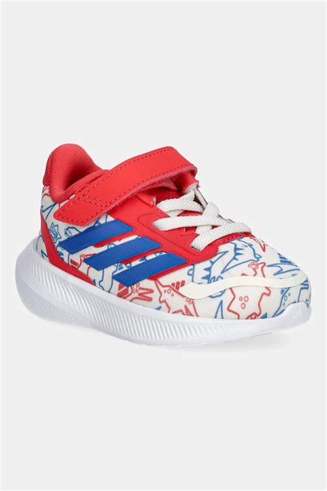 Adidas logó és egy gyerek sportcipő
