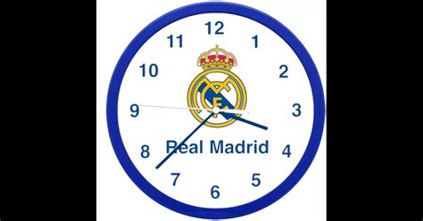 Real Madrid falióra kék-fehér színekkel és klub címerrel