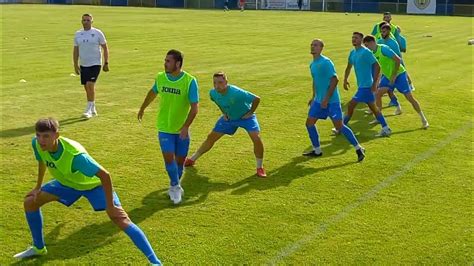 Futballpálya, mérkőzés előtti bemelegítés