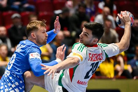 Medve Róbert fiatalon, játékosként egy kézilabda mérkőzésen