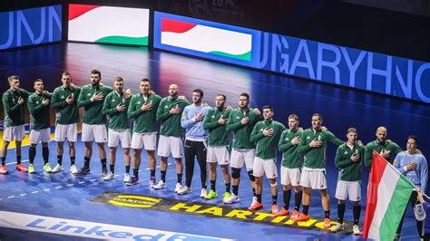 A magyar junior válogatott kerete az edzői stábbal