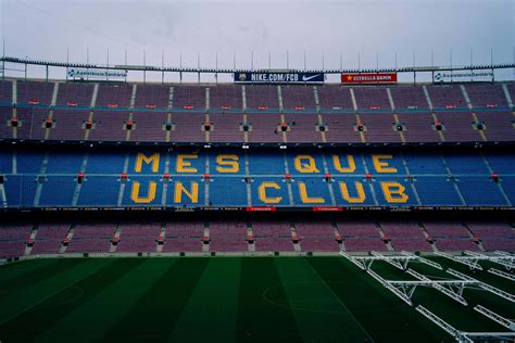 A „Més que un club” felirat a Camp Nou lelátóján