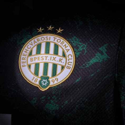 A Ferencváros címerének változásai a történelmi korszakokban