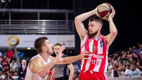 Jonas Valanciunas és Rokas Giedraitis a mérkőzésen