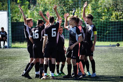 PVSK NKA U14 csapat tagjai bemelegítés közben