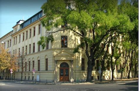 Szeged térképe a Karolina Iskola megjelölésével