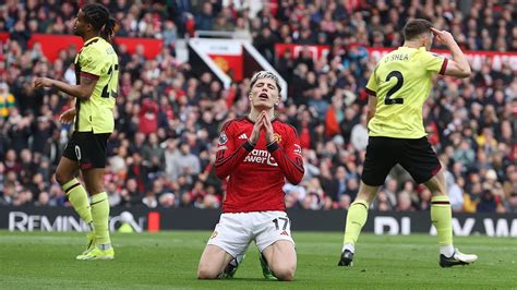 Légifelvétel egy teli Premier League stadionról, például az Old Traffordról