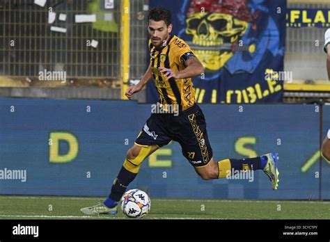 Az US Avellino 1912 futballcsapat címere