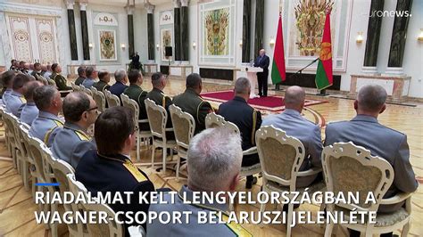 Labdarúgó-szurkolók verekedése egy elhagyatott helyen