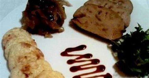 Hízott libamáj étel egy elegáns tányéron