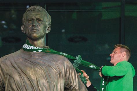 Rendőri vízágyú bevetésen a Groupama Arénánál