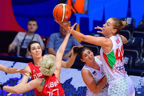 M4 Sport logó és kosárlabda mérkőzés