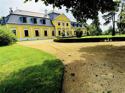 A Mándok labdarúgócsapatának mérkőzése