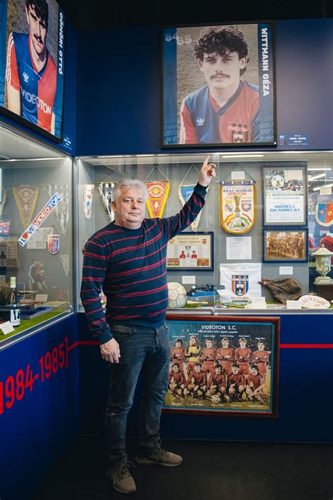 Wittmann Géza unokáival a stadion múzeumában