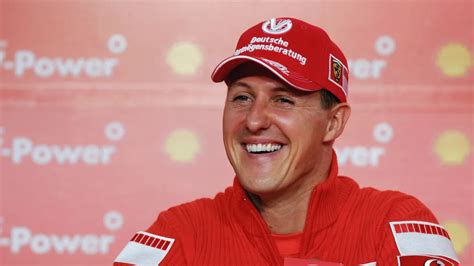Michael Schumacher futballozik egy jótékonysági mérkőzésen