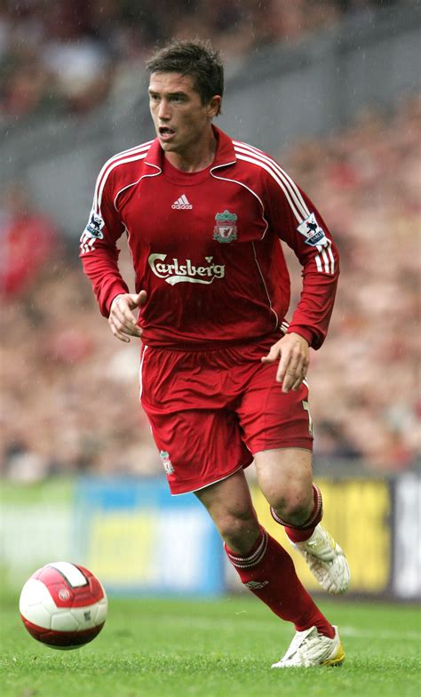 Harry Kewell a Liverpool mezében ünnepli a gólt