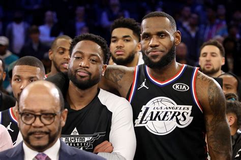 LeBron James zsákolás John Lucas fölött