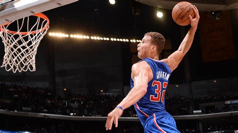 Blake Griffin zsákolás autó fölött