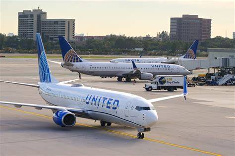 United Airlines repülőgép poggyászokkal