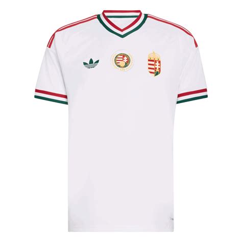 Fehér magyar válogatott mez az Adidas logójával és címerével