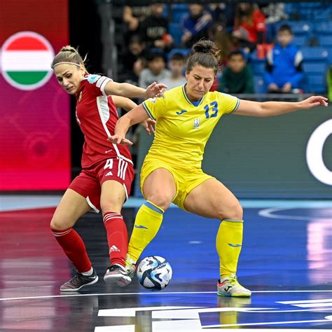 Dinamikus pillanat egy női futsal mérkőzésen
